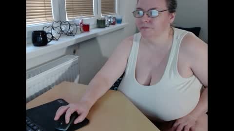 Sweetboobs85h online show from February 7, 2025, 12:28 pm