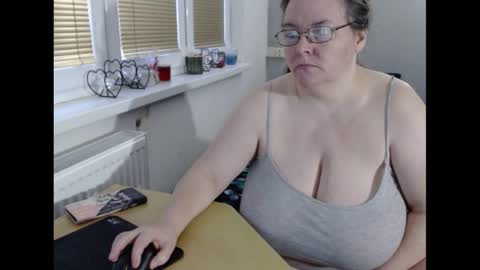 Sweetboobs85h online show from February 12, 2025, 7:13 am