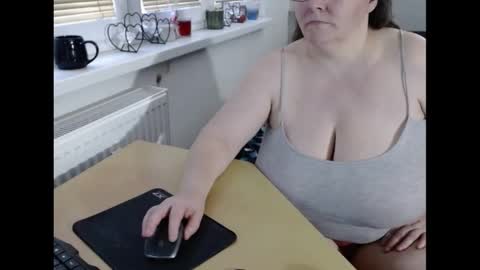 Sweetboobs85h online show from February 12, 2025, 1:16 pm