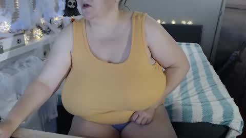 Sweetboobs85h online show from October 31, 2025, 3:35 pm