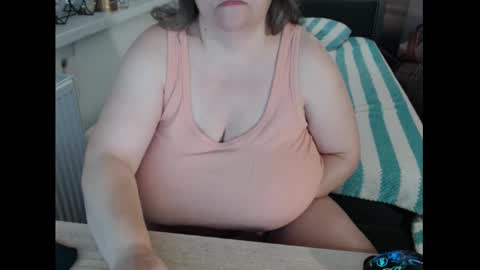 Sweetboobs85h online show from December 16, 2025, 8:41 am