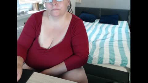 Snapshot of sweetboobs85h chatting on July 1, 2026, 2:29 pm Sweetboobs85h online show from July 1, 2026, 2:29 pm
