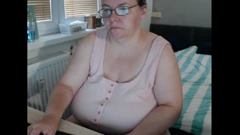 Snapshot of sweetboobs85h chatting on July 8, 2026, 6:40 am Sweetboobs85h online show from July 8, 2026, 6:40 am