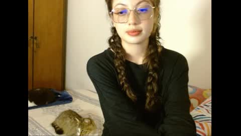 sweetcalm_ online show from May 8, 2026, 5:02 am