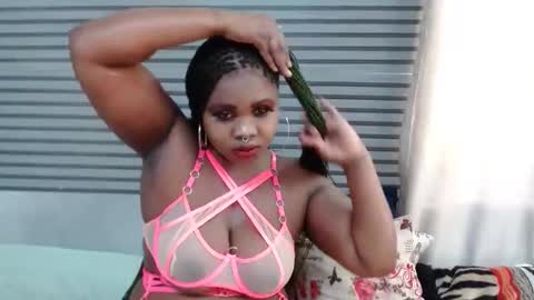 Snapshot of sweetcandypussy25 chatting on March 19, 2026, 11:47 am queen online show from March 19, 2026, 11:47 am