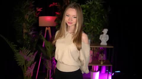 Lina online show from February 15, 2026, 8:35 am