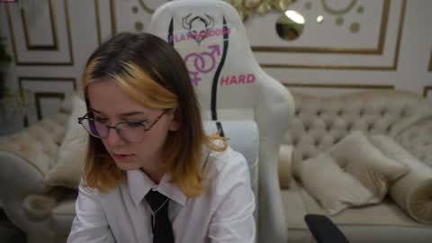 Snapshot of sweetdesiree_ chatting on October 11, 2025, 10:25 am Amelia online show from October 11, 2025, 10:25 am