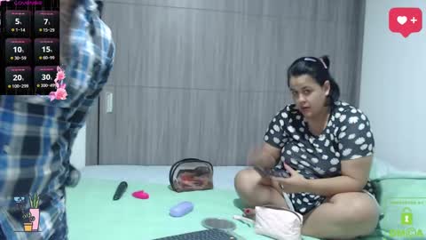 Snapshot of sweetdesires_ chatting on February 13, 2025, 11:15 pm online show from February 13, 2025, 11:15 pm