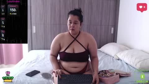 Snapshot of sweetdesires_ chatting on April 8, 2026, 2:28 pm online show from April 8, 2026, 2:28 pm