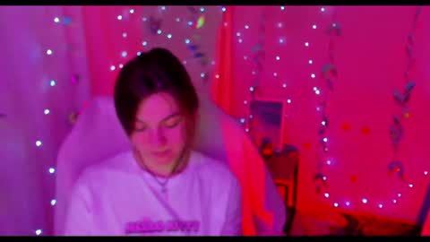 sweetfoyou online show from June 18, 2026, 6:02 am