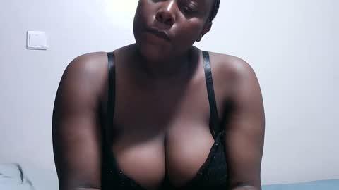 sweetgal11 online show from May 18, 2026, 11:49 am
