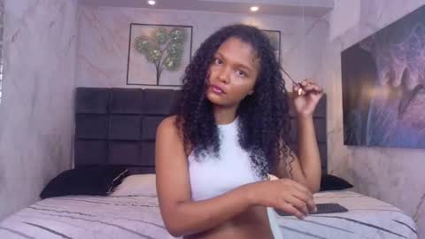 sweetgirlboney online show from September 17, 2025, 11:34 am