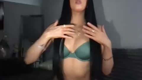 Snapshot of sweetgraciexo chatting on October 2, 2025, 2:51 am Gracie online show from October 2, 2025, 2:51 am