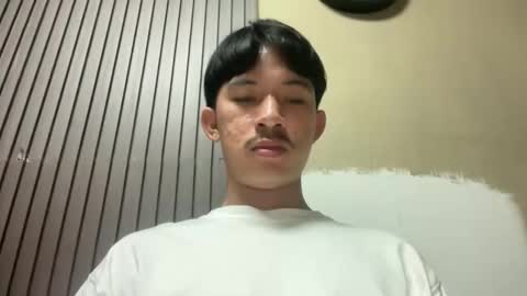 Snapshot of sweetguy102103 chatting on April 3, 2026, 3:54 pm khrayan online show from April 3, 2026, 3:54 pm
