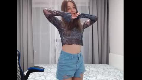 Snapshot of sweetheart_77 chatting on January 17, 2025, 10:56 pm Emma online show from January 17, 2025, 10:56 pm