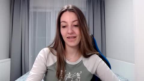 Snapshot of sweetheart_77 chatting on January 20, 2025, 12:46 am Emma online show from January 20, 2025, 12:46 am