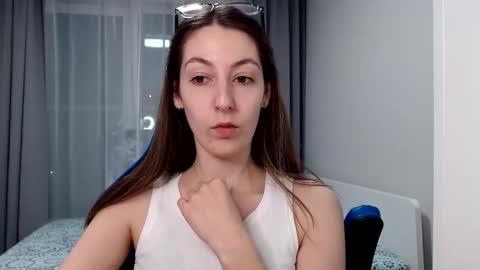 Snapshot of sweetheart_77 chatting on January 29, 2025, 12:22 am Emma online show from January 29, 2025, 12:22 am