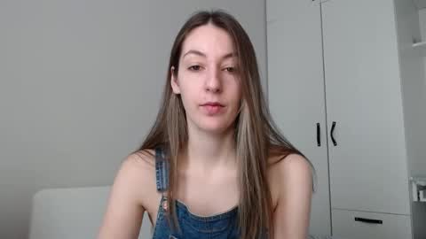 Snapshot of sweetheart_77 chatting on March 4, 2025, 8:24 am Emma online show from March 4, 2025, 8:24 am