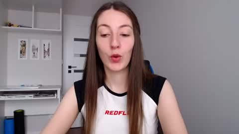Snapshot of sweetheart_77 chatting on June 10, 2026, 8:02 am Emma online show from June 10, 2026, 8:02 am
