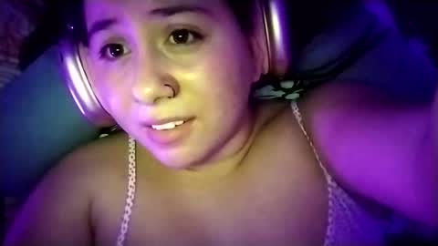 Ana Mara  i cant Make noise My family is here  online show from February 8, 2025, 6:22 am