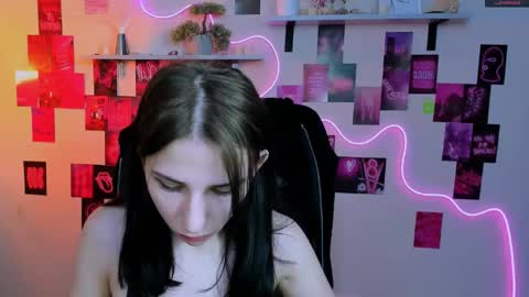 Chloe online show from April 22, 2026, 8:50 am