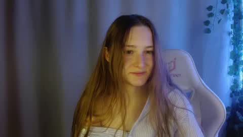 Snapshot of sweetie_lover chatting on October 7, 2025, 8:39 pm Annie online show from October 7, 2025, 8:39 pm