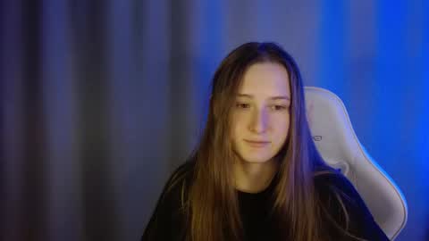 Annie online show from November 1, 2025, 9:39 pm