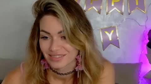 Snapshot of sweetiedarlingxoxox chatting on September 20, 2025, 9:43 am Daddy Babby Girl online show from September 20, 2025, 9:43 am