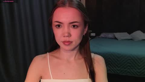 sweetieee_kira online show from April 22, 2026, 3:09 am