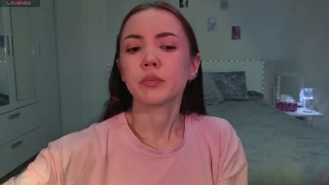 Snapshot of sweetieee_kira chatting on June 16, 2026, 5:43 am sweetieee_kira online show from June 16, 2026, 5:43 am