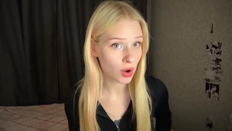 Snapshot of sweetielis chatting on January 3, 2025, 2:30 pm sweetie Lisa3 online show from January 3, 2025, 2:30 pm