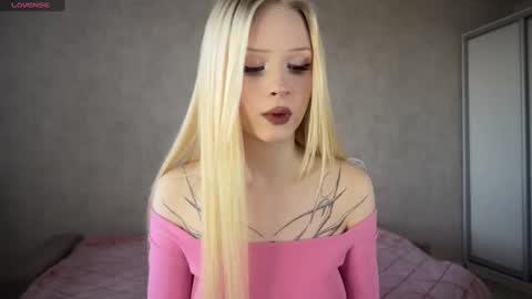 Snapshot of sweetielis chatting on March 9, 2025, 1:15 pm sweetie Lisa3 online show from March 9, 2025, 1:15 pm