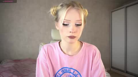 Snapshot of sweetielis chatting on March 11, 2025, 1:56 pm sweetie Lisa3 online show from March 11, 2025, 1:56 pm