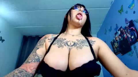 Snapshot of sweetisabella__ chatting on March 28, 2026, 4:45 am Isabella online show from March 28, 2026, 4:45 am