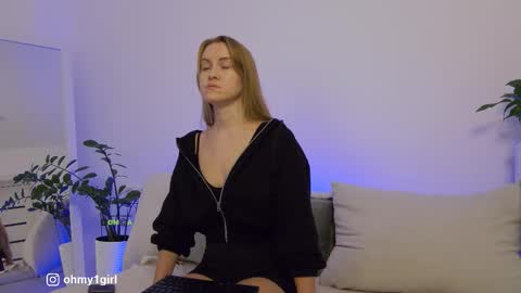 SweetKira1 online show from November 24, 2025, 3:34 pm