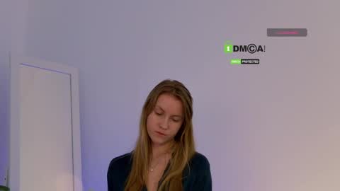 SweetKira1 online show from April 27, 2026, 3:21 pm