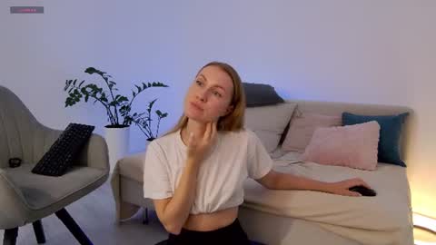 Snapshot of sweetkira1 chatting on July 12, 2026, 8:16 am SweetKira1 online show from July 12, 2026, 8:16 am