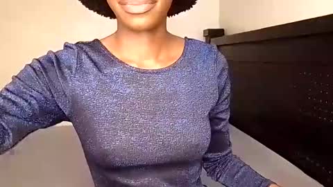Snapshot of sweetl__ chatting on December 9, 2024, 3:54 pm Sweet Lisa online show from December 9, 2024, 3:54 pm