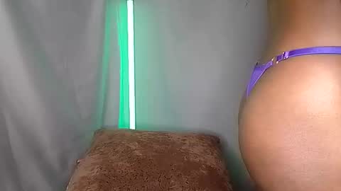 Snapshot of sweetl__ chatting on December 27, 2024, 7:24 pm Sweet Lisa online show from December 27, 2024, 7:24 pm