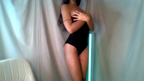 Snapshot of sweetl__ chatting on January 13, 2025, 8:15 pm Sweet Lisa online show from January 13, 2025, 8:15 pm