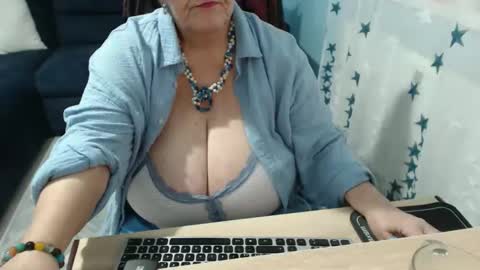 Snapshot of sweetladyrebeka chatting on October 9, 2025, 2:37 pm Rebeka online show from October 9, 2025, 2:37 pm