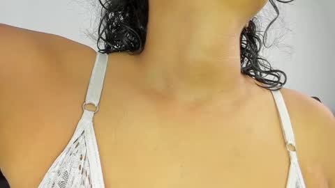 Snapshot of sweetlesbianseduction chatting on April 23, 2026, 2:19 pm Azulandvioleta online show from April 23, 2026, 2:19 pm