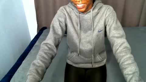 sweetlilly2540 online show from October 24, 2025, 8:49 pm