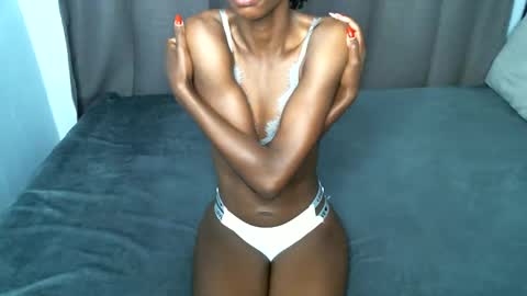 sweetlilly2540 online show from November 10, 2025, 7:24 pm