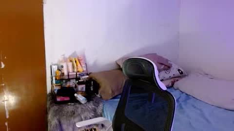 Snapshot of sweetlilly_18 chatting on October 19, 2025, 5:41 am Lilly online show from October 19, 2025, 5:41 am