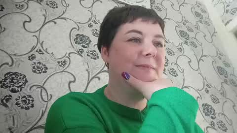 Snapshot of sweetlily8412 chatting on April 16, 2026, 11:11 am SELENA online show from April 16, 2026, 11:11 am