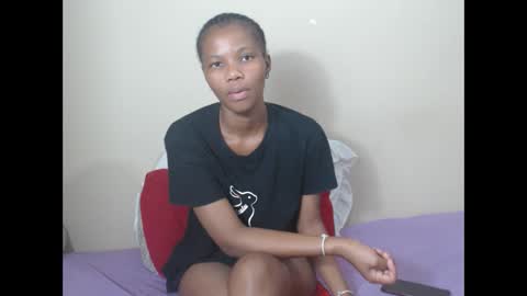 sweetlipss_ online show from September 13, 2025, 5:24 pm