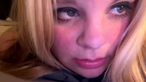Snapshot of sweetlisa92 chatting on January 7, 2025, 12:13 am Lisa  online show from January 7, 2025, 12:13 am