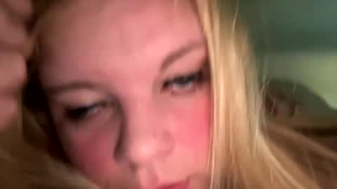 Snapshot of sweetlisa92 chatting on January 22, 2025, 1:32 pm Lisa  online show from January 22, 2025, 1:32 pm