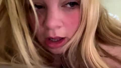 Snapshot of sweetlisa92 chatting on February 21, 2025, 2:06 pm Lisa  online show from February 21, 2025, 2:06 pm